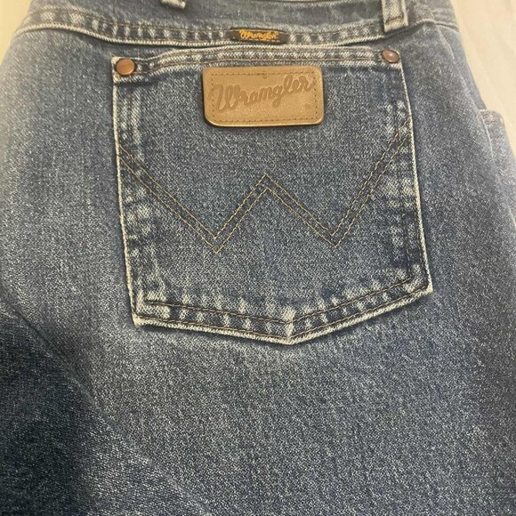 Men-2 Pair Wrangler Jeans with Brown Patch on Pocket 38x32 - Picture 1 of 4